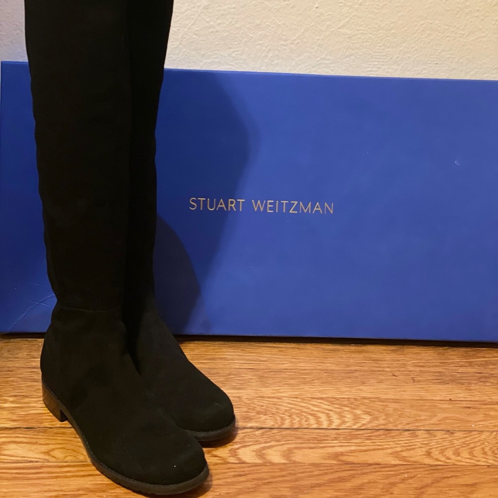 Size 6 Stuart Weitzman suede knee high boots.